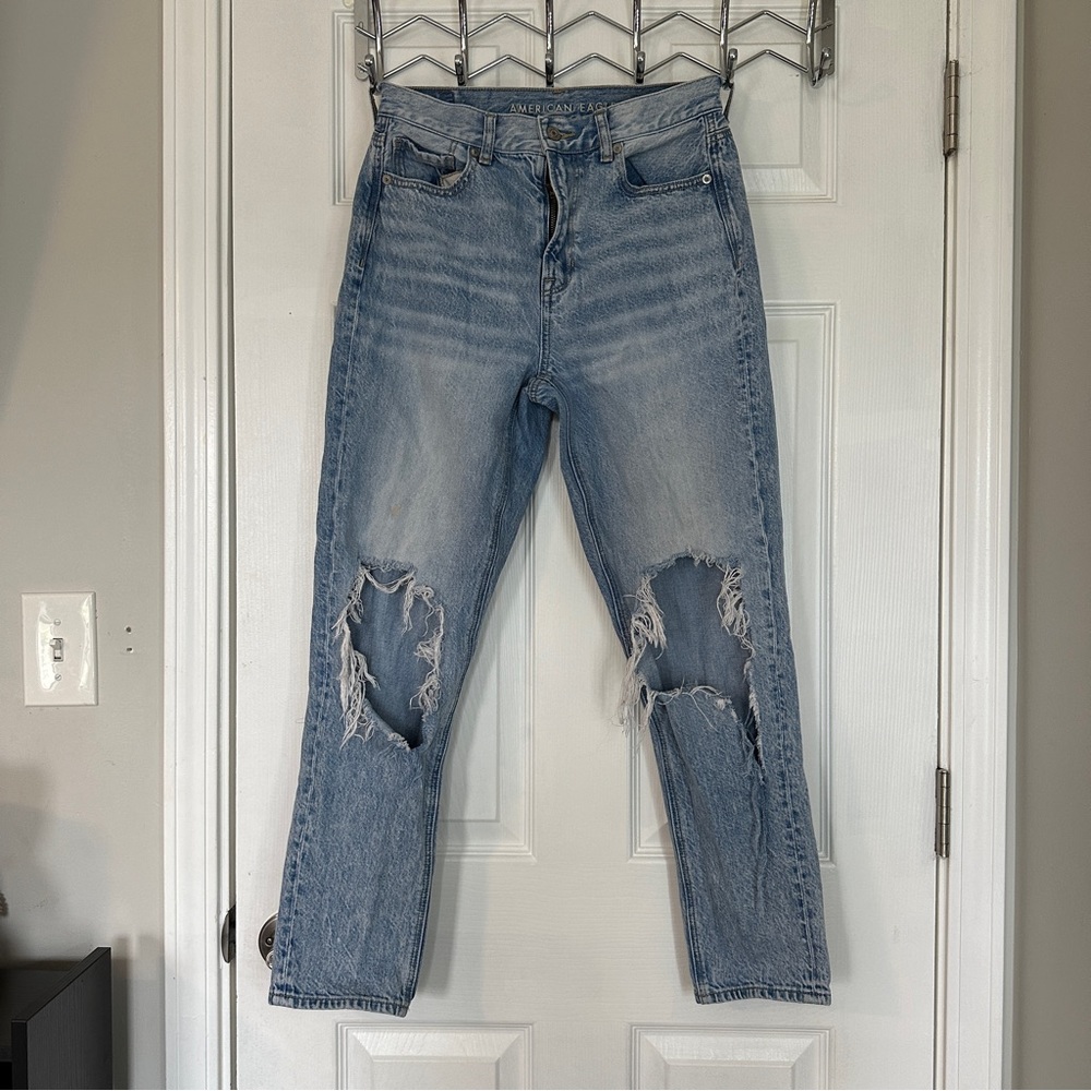 AE Light wash ripped mom jeans